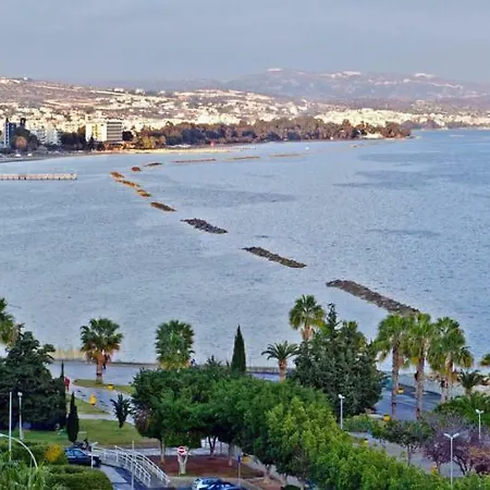 Delphi Court - Large 1 Bed -sleeps 4, Near Sea/beach - Free Wifi Limassol